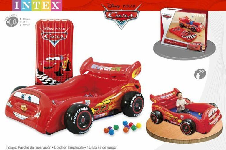 Coche + colchoneta CARS hinchable con bolas de Intex por sólo . 50% de descuento