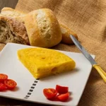 Arcos juego de 8 cuchillos de mesa crema