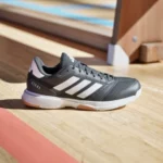 Zapatillas adidas Ligra 8 Indoor para hombre, negras y blancas