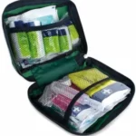 Kit de primeros auxilios LEWIS-PLAST de 90 piezas