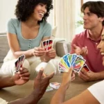 Mattel Games UNO con 2 expansiones y caja metálica