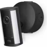 Cámara Ring Spotlight Cam Pro con luces y PoE