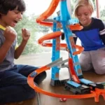 Hot Wheels Sky Crash Tower pista con coche de juguete